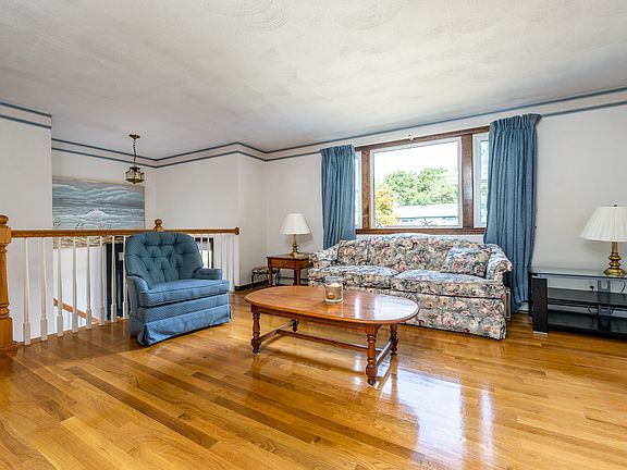 2nd image of 107 Tanglewood Dr