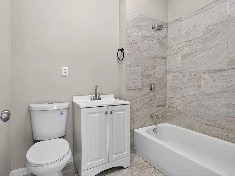 378 Grand St — Photo 24