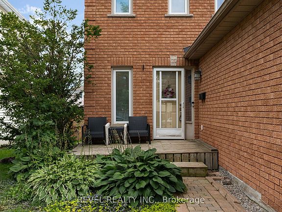 3rd image of 7 Penton Dr