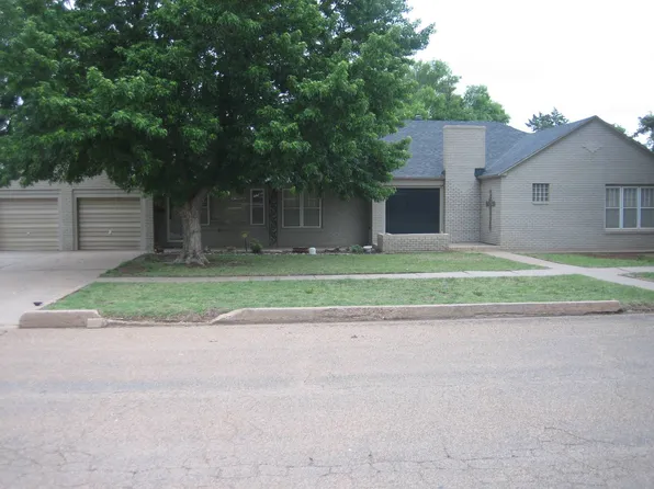 703 3rd St, Farwell, TX 79325