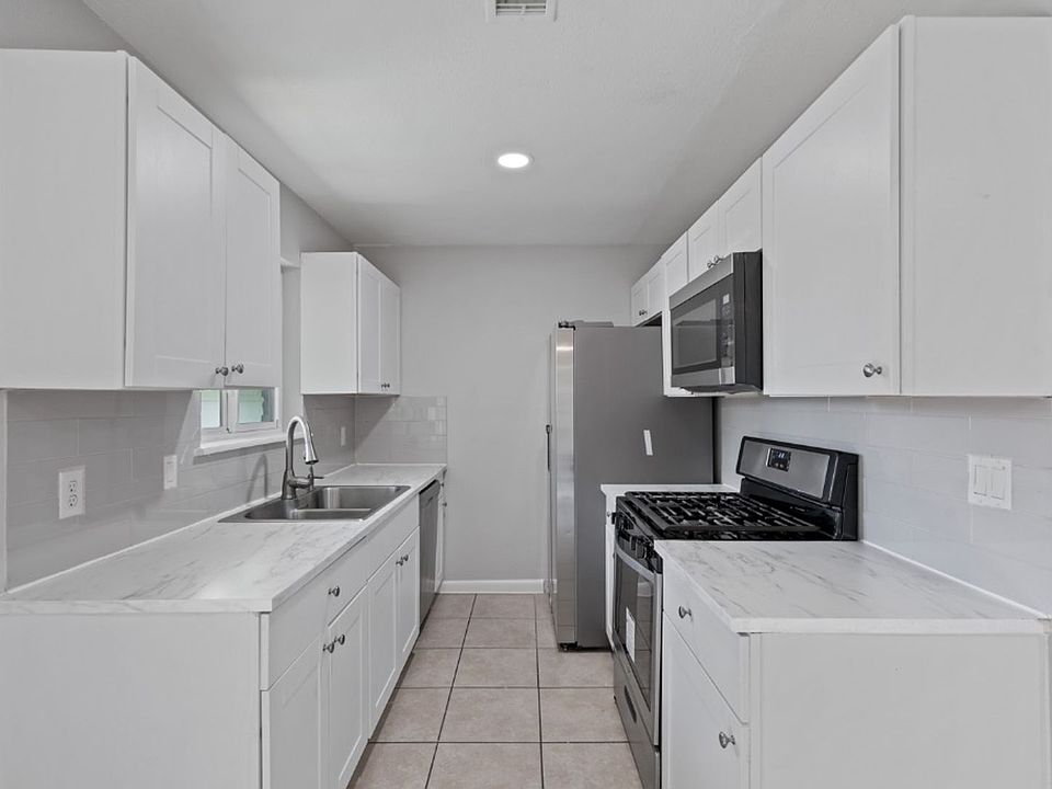 1st image of 1407 Avebury Cir #A