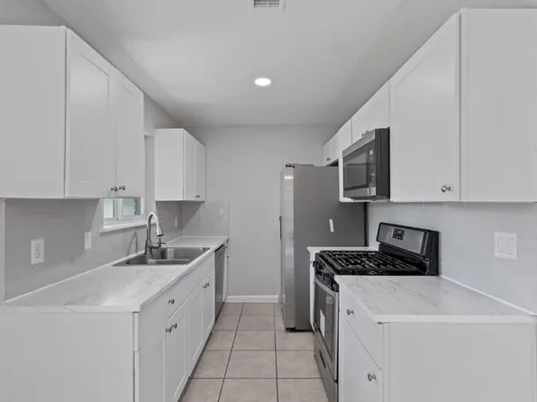 1407 Avebury Cir #A, Austin, TX 78753