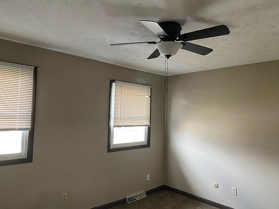 3rd image of 1094 Baier Ave