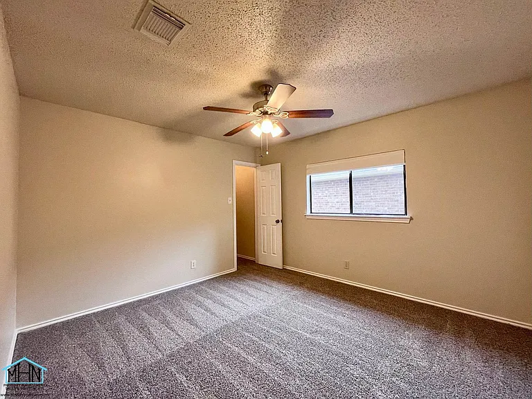 8143 Chestnut Manor Dr — Photo 24