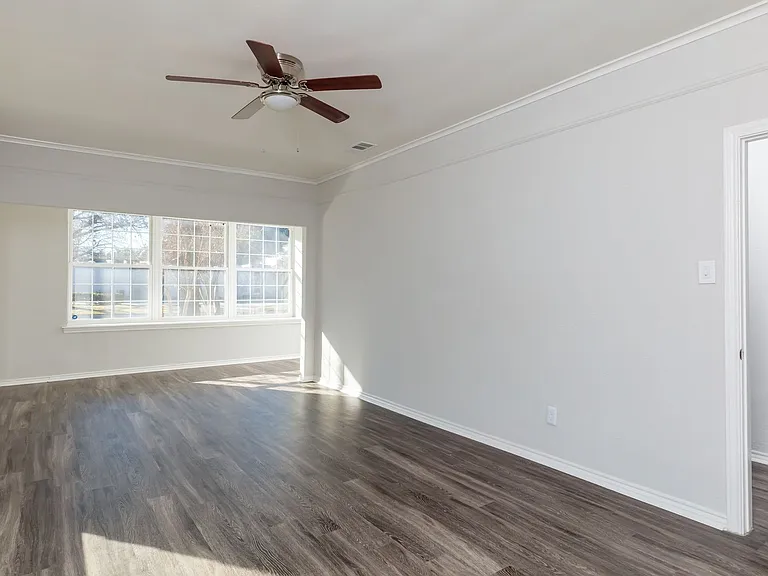 5700 Pershing Ave — Photo 20