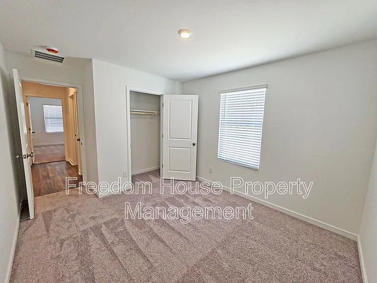 660 E Huyana Wind Dr — Photo 18