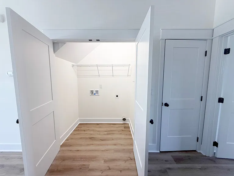 1348 Meridian St — Photo 10