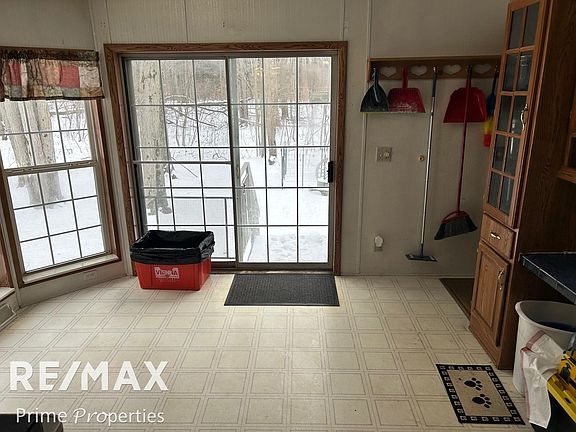 3rd image of 14395 Montle Rd