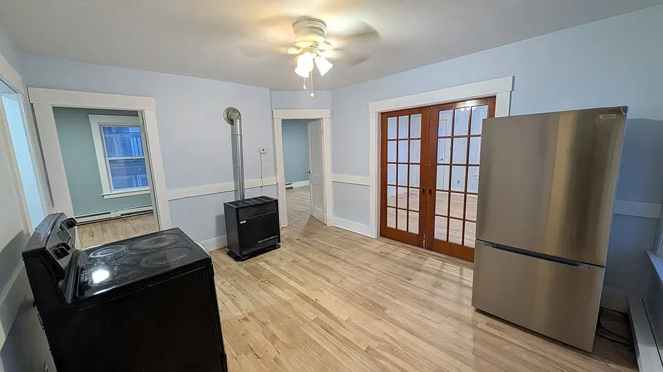 412 Burgess St — Photo 1