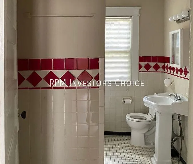 1405 Tremont Ave — Photo 15