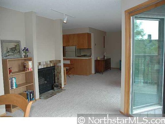 4th image of 232 Franklin Avenue W
