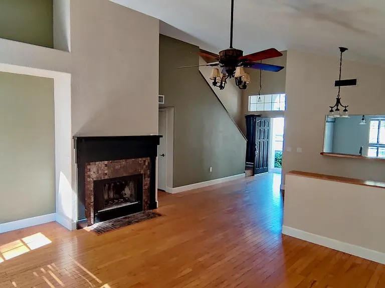 1114 N Madrid Ln — Photo 2