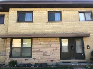 628 Maple Ct, Mount Prospect, IL 60056