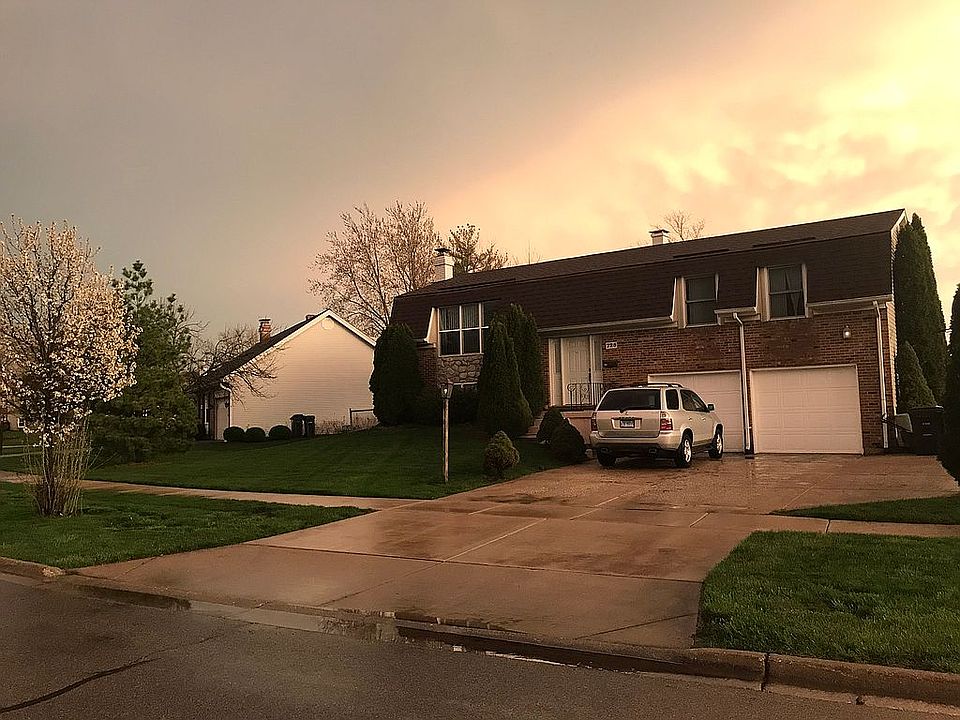 1st image of 725 Charleston Ln