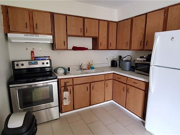 2nd image of 817 22nd St APT 4