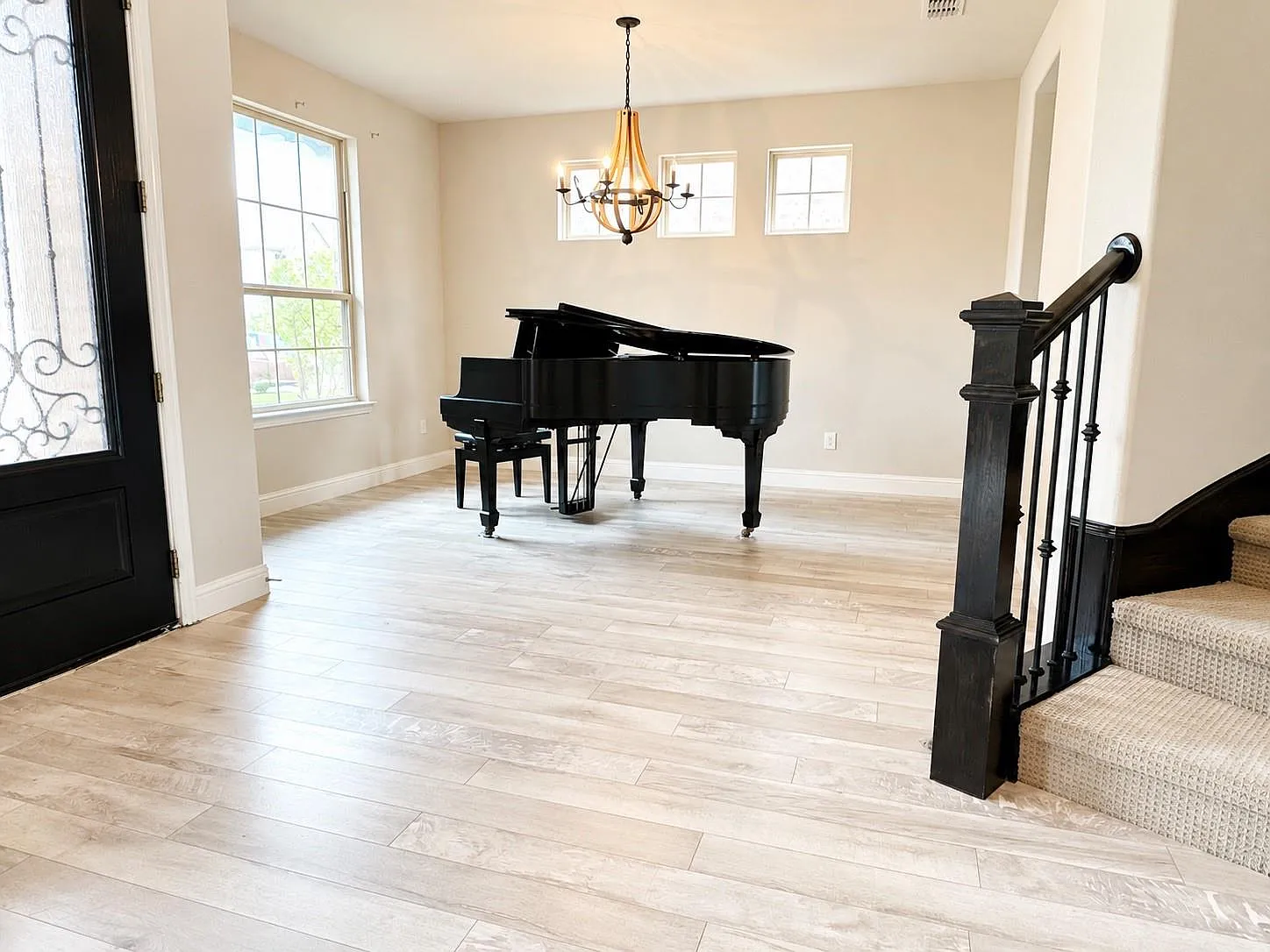 4 bed, 3.5 bath, 3480 sqft, $5,500 — Photo 2