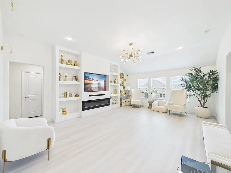 24711 Miltonwood St — Photo 35