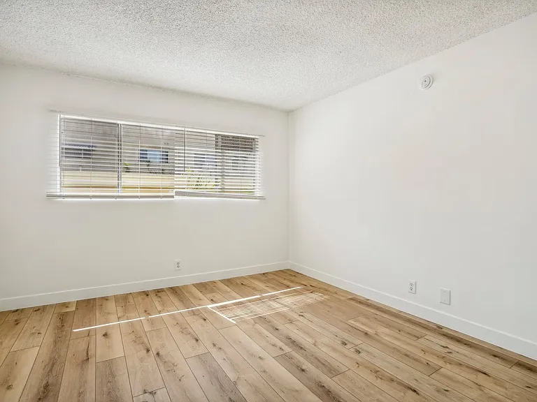9000 Clifton Way — Photo 9