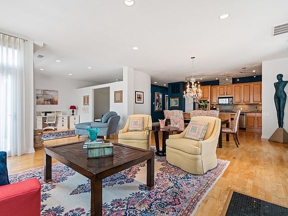 5th image of 333 N Jefferson St APT 601