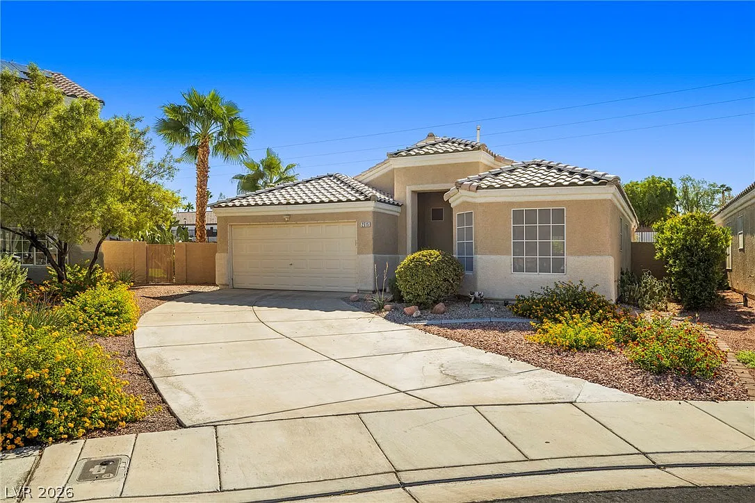 3 bed, 2.0 bath, 1230 sqft, $2,200 — Photo 1