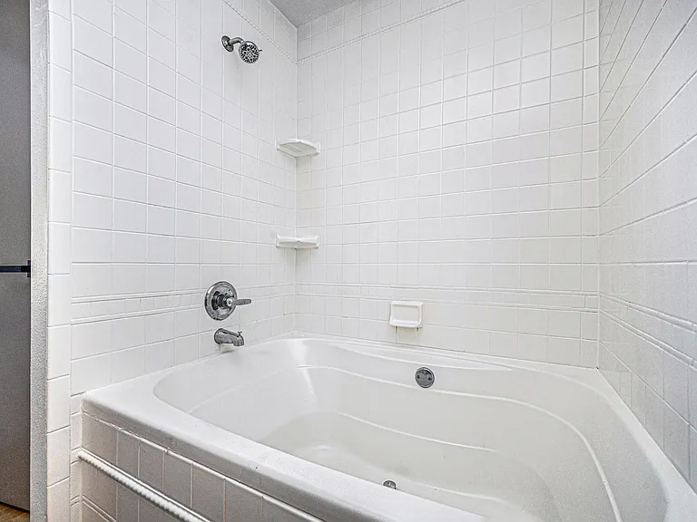 5145 N Corrington Ave — Photo 10