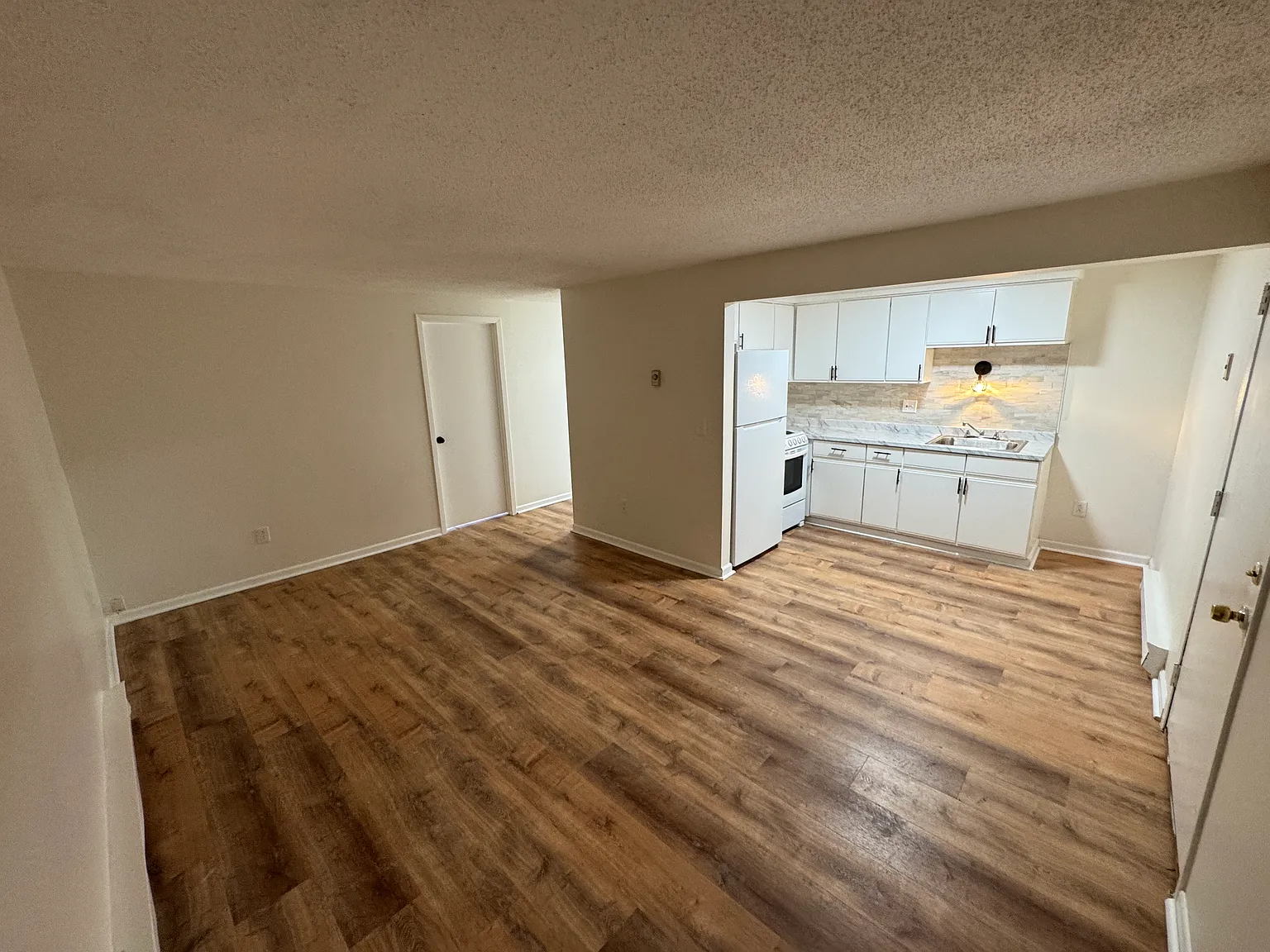 2 bed, 750 sqft, $1,200 — Photo 2