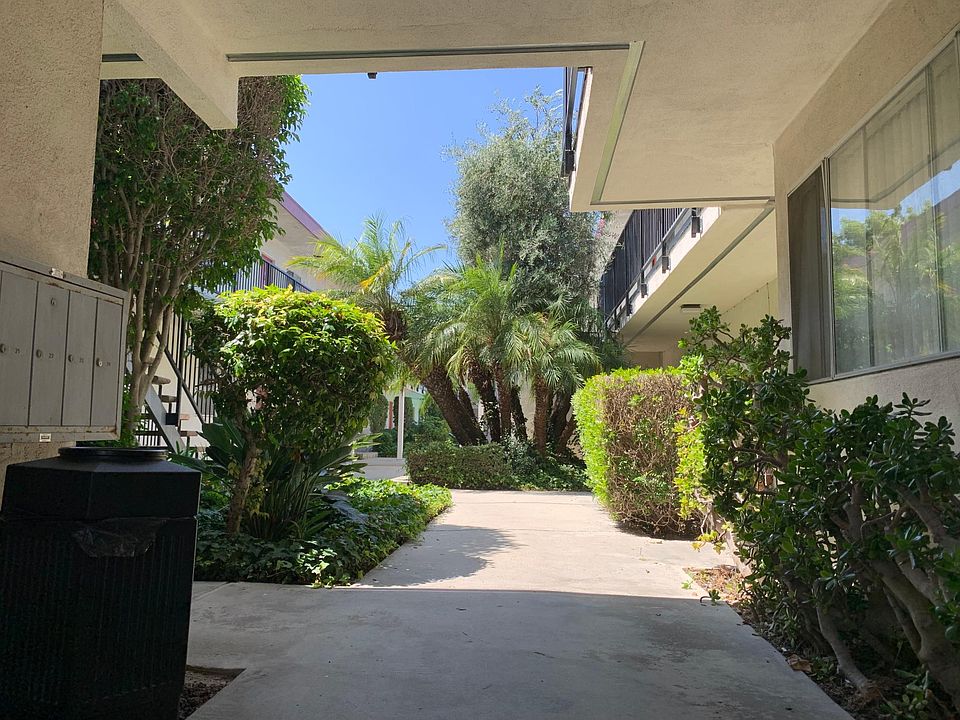 2nd image of 25215 Oak St #4