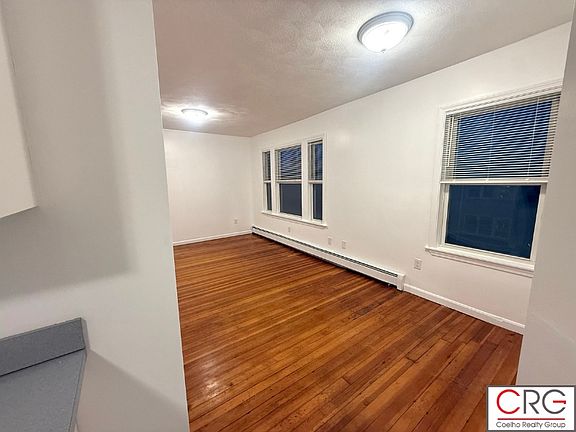 3rd image of 8 Pearl St APT 3
