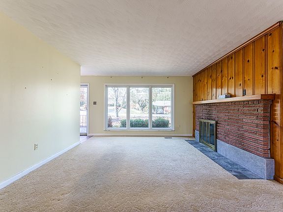 5th image of 338 W Ridgecrest Dr