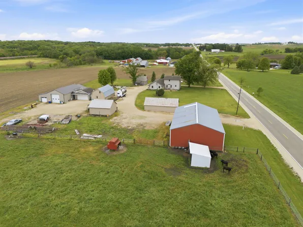 2838 210th St, Earlville, IA 52041