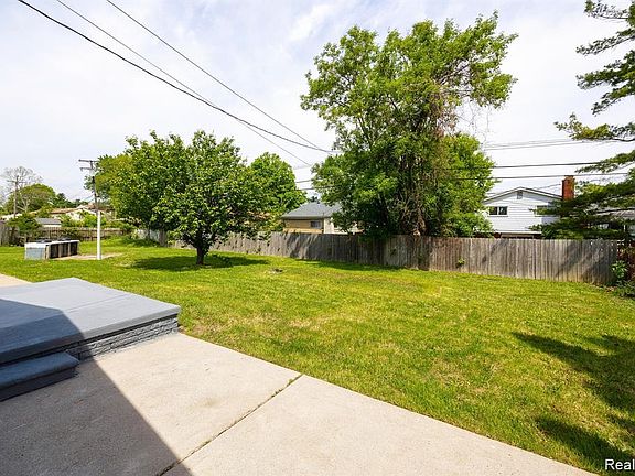 2nd image of 27272 Hopkins St