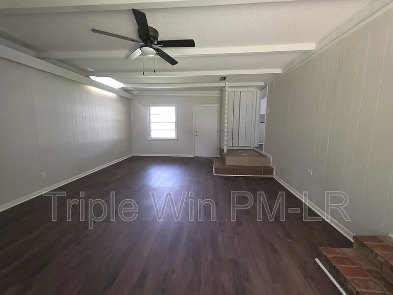 318 W Bell St — Photo 13