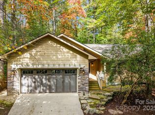 703 Kanasgowa Dr, Brevard, NC 28712