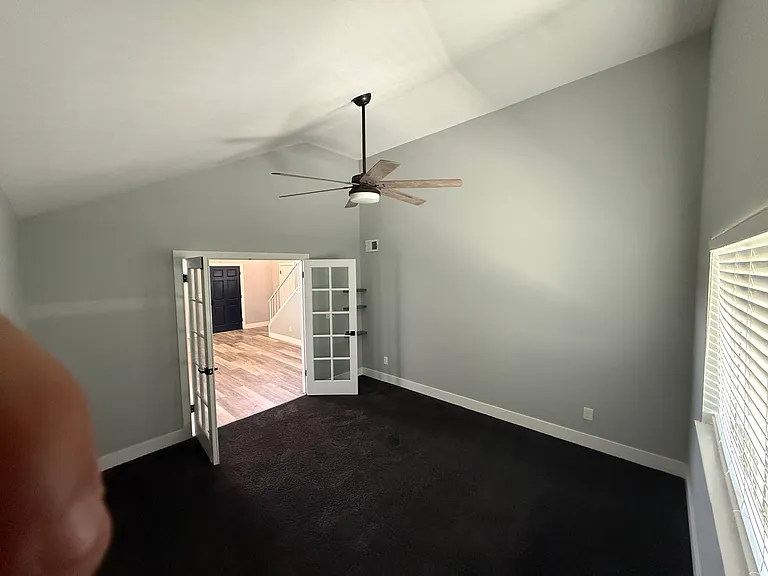 907 Elm St — Photo 11