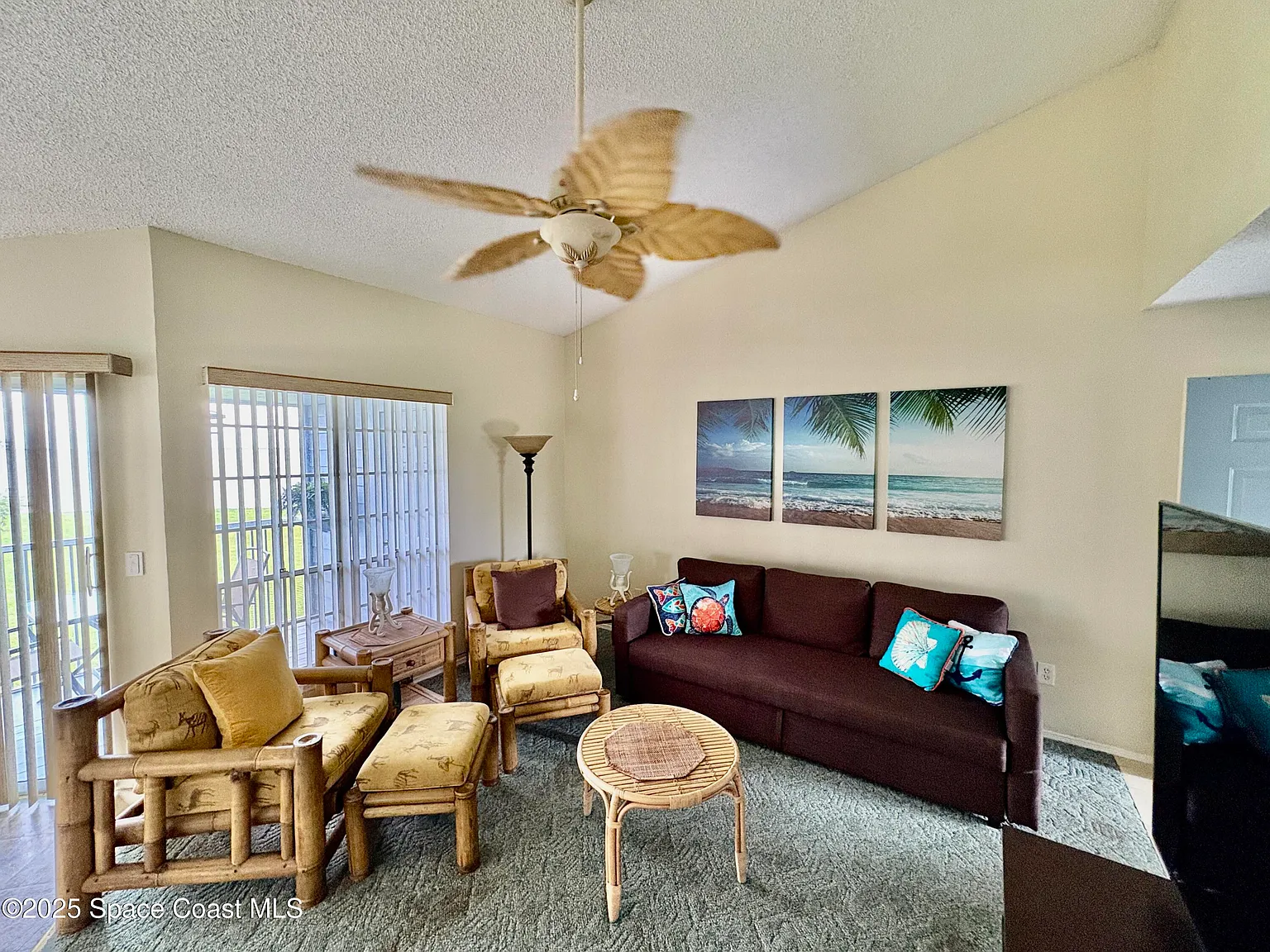3 bed, 2.0 bath, 1186 sqft, $1,800 — Photo 3