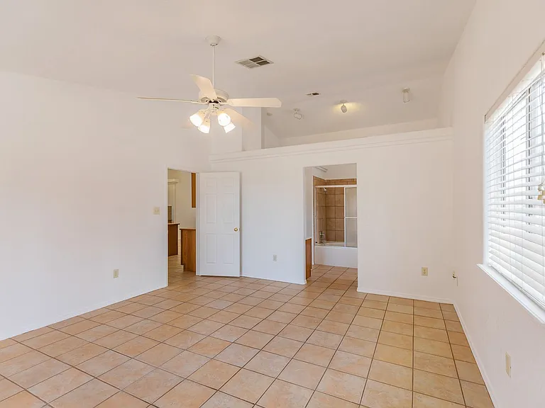 2400 Saguaro Loop — Photo 21