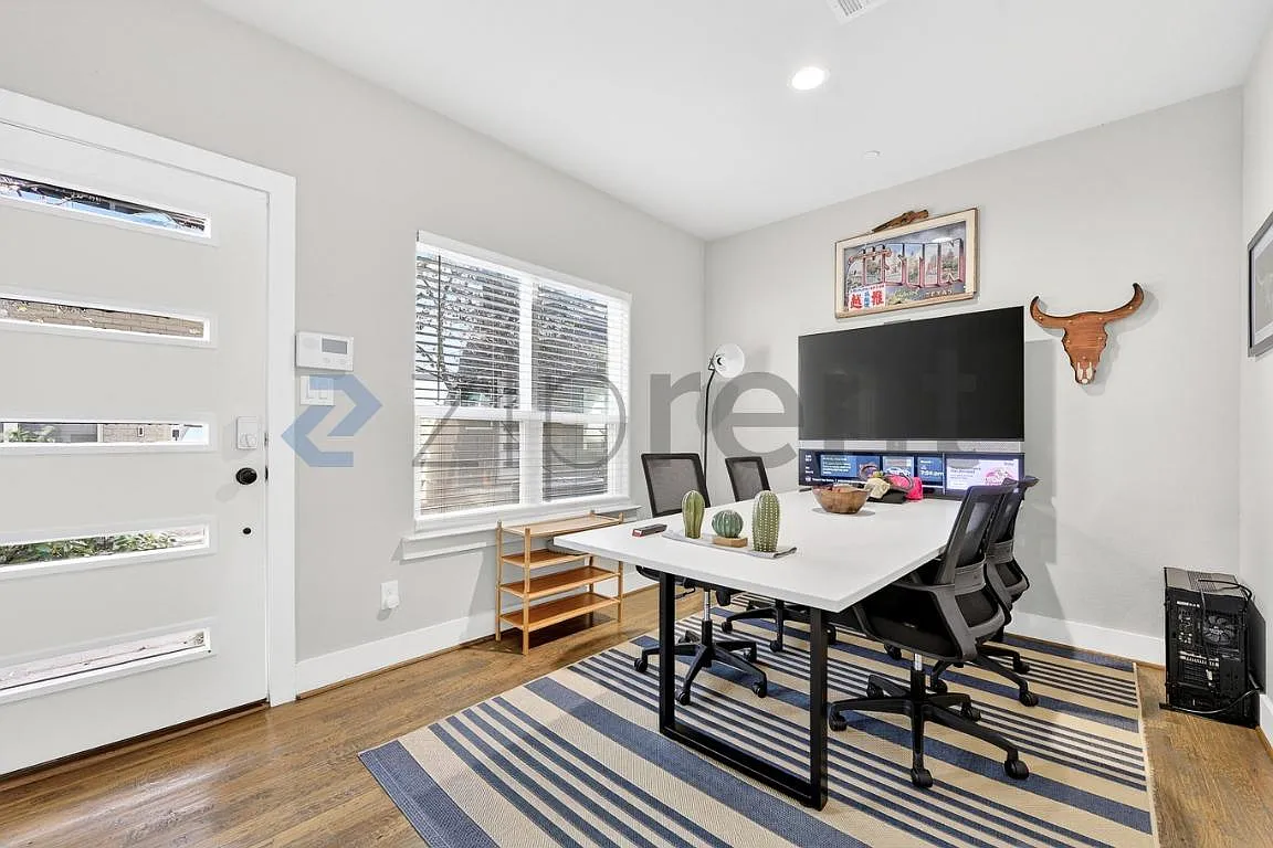 2 bed, 2.5 bath, 2245 sqft, $3,785 — Photo 4