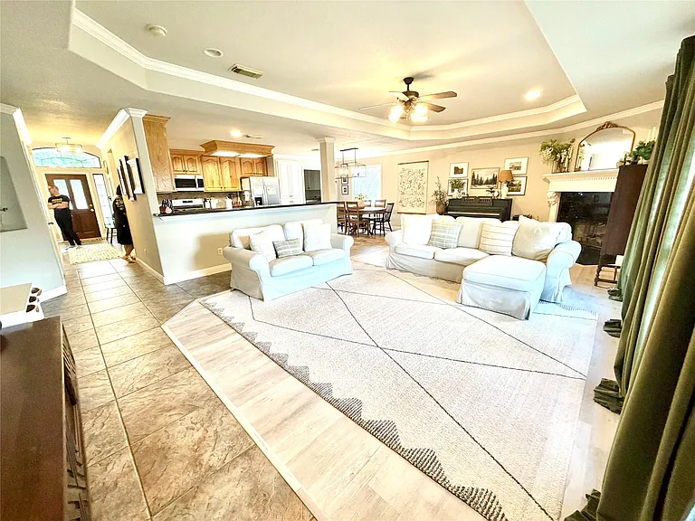 301 Friends Knoll Ln — Photo 1