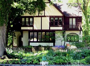12537 Cedar Rd, Cleveland Heights, OH 44106