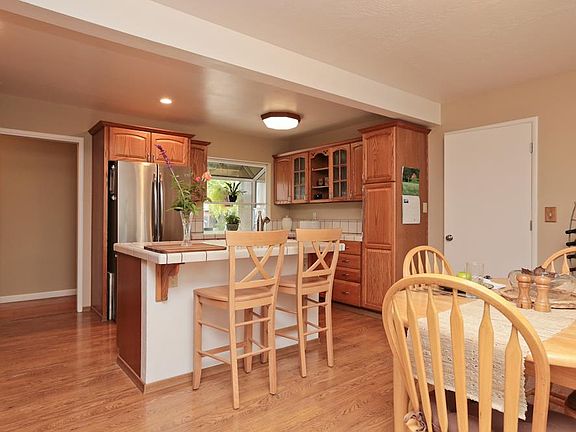 5th image of 1697 Merrill Dr
