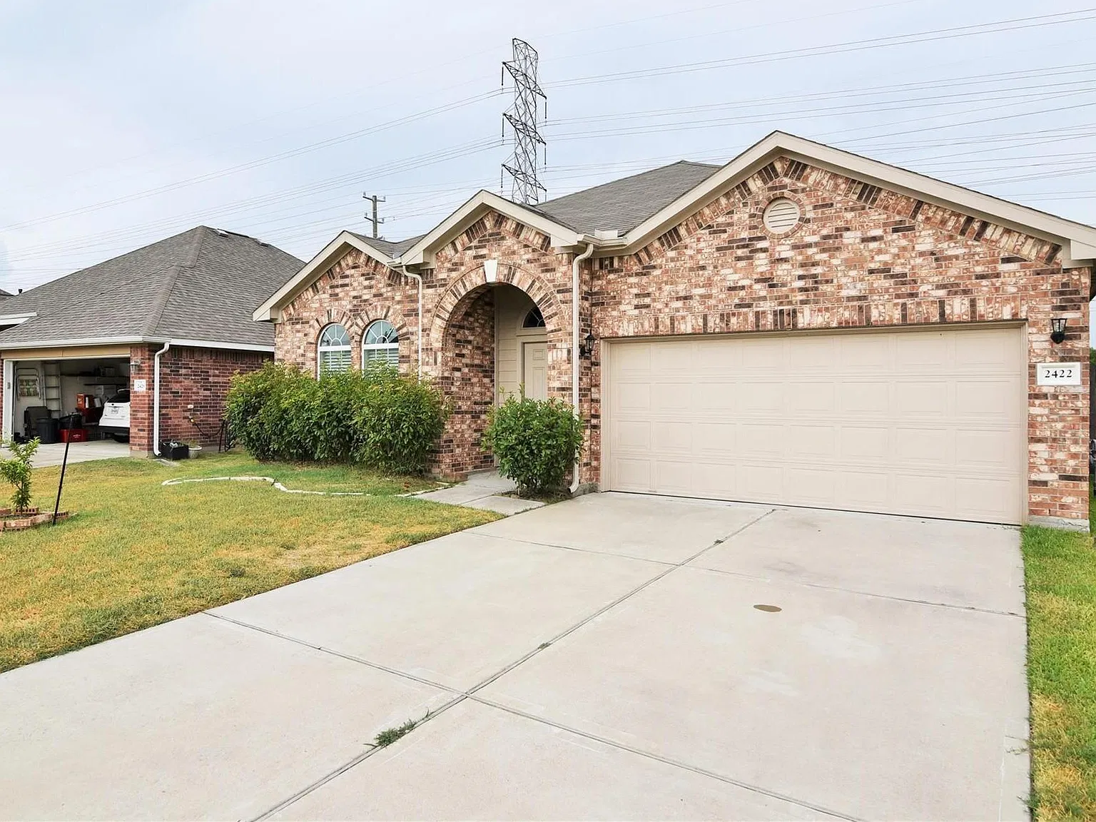 3 bed, 2.0 bath, 2044 sqft, $1,900 — Photo 2