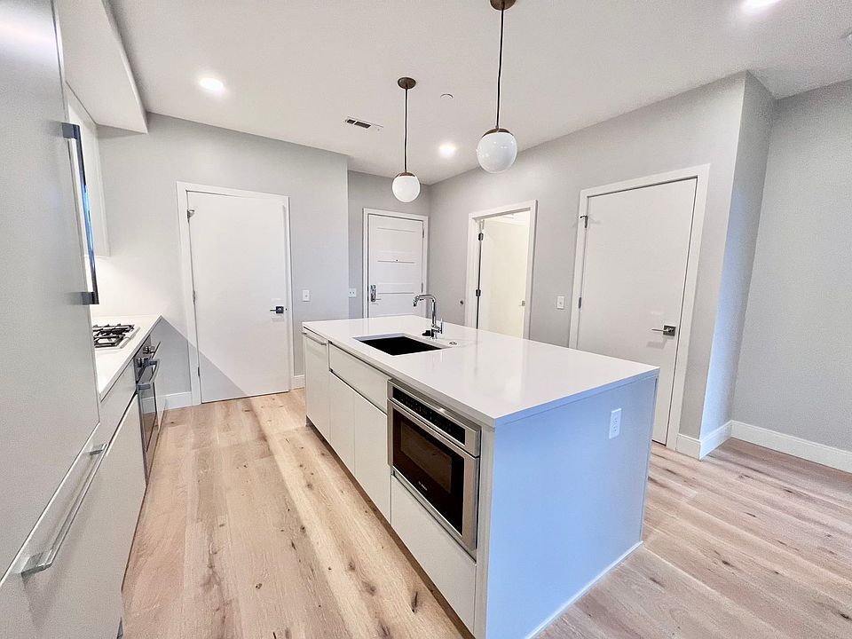1st image of 191 Washington St #419