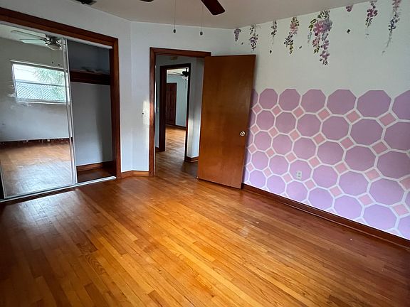 4th image of 825 S Carpenter Ave