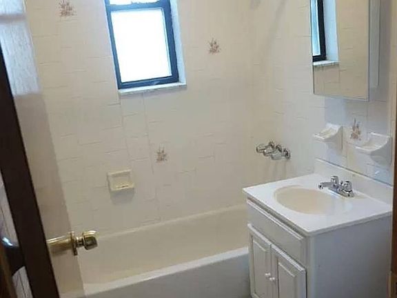5th image of 1604 E 43rd St #3