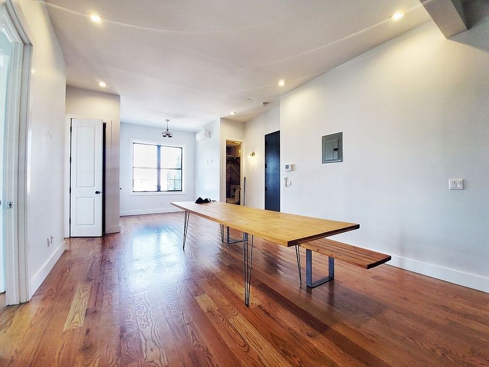 1st image of 196 Montrose Ave #2R