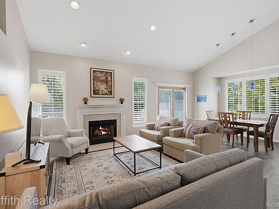 5th image of 4605 Villa France Dr
