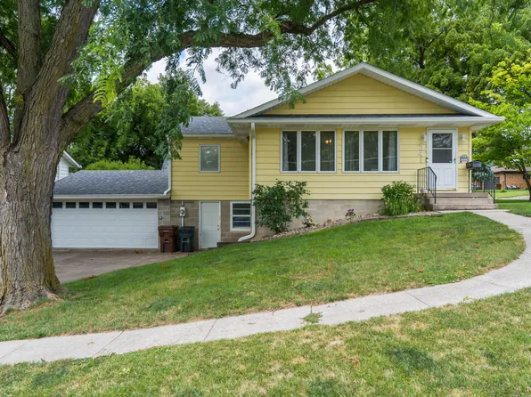 341 E Ave, Nevada, IA 50201