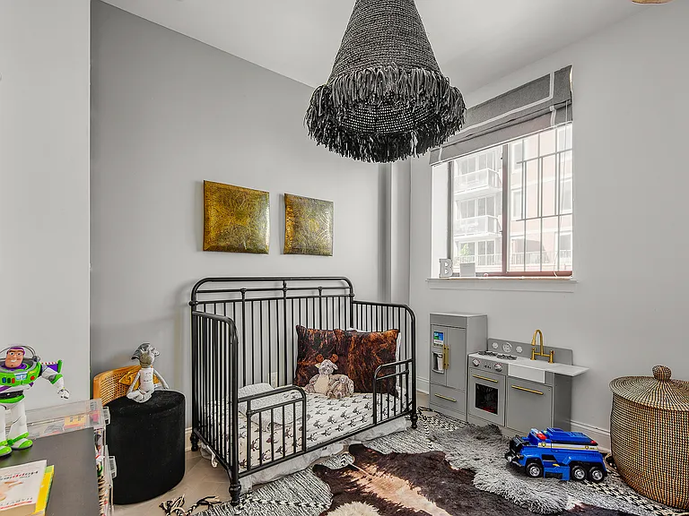 529 W 42nd St #9R — Photo 8