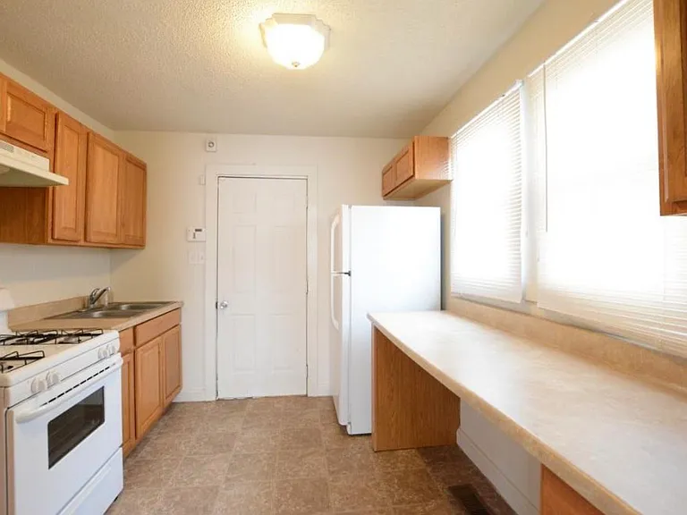 1612 W Hunt St — Photo 4