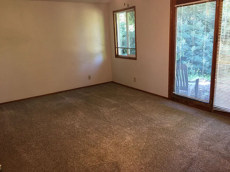 371 Ivanhoe Ave — Photo 11